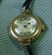 Lady Vadis 9K antique wrist-watch circa 1915